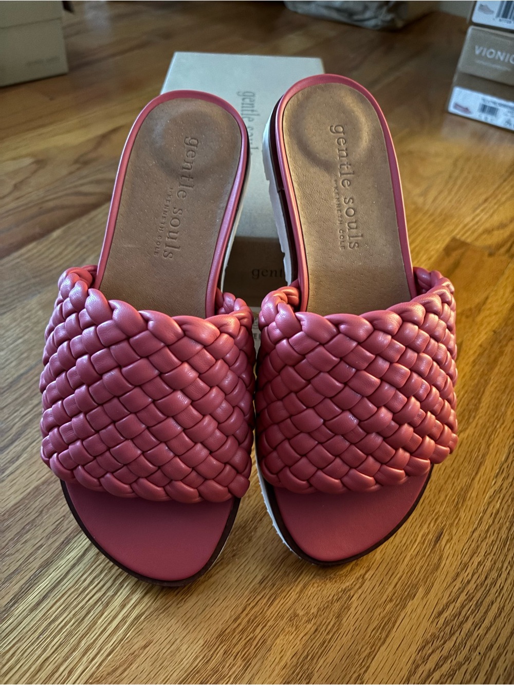 Gentle Souls by Kenneth Cole Coral Braided Slide Sandals - Picture 3 of 4